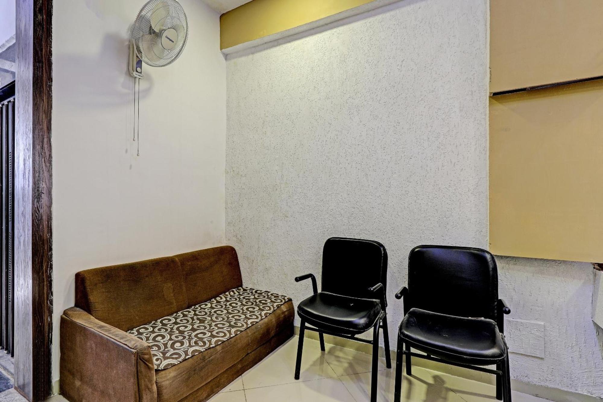 Oyo 11649 Hotel Mahima Gandhinagar Exterior foto