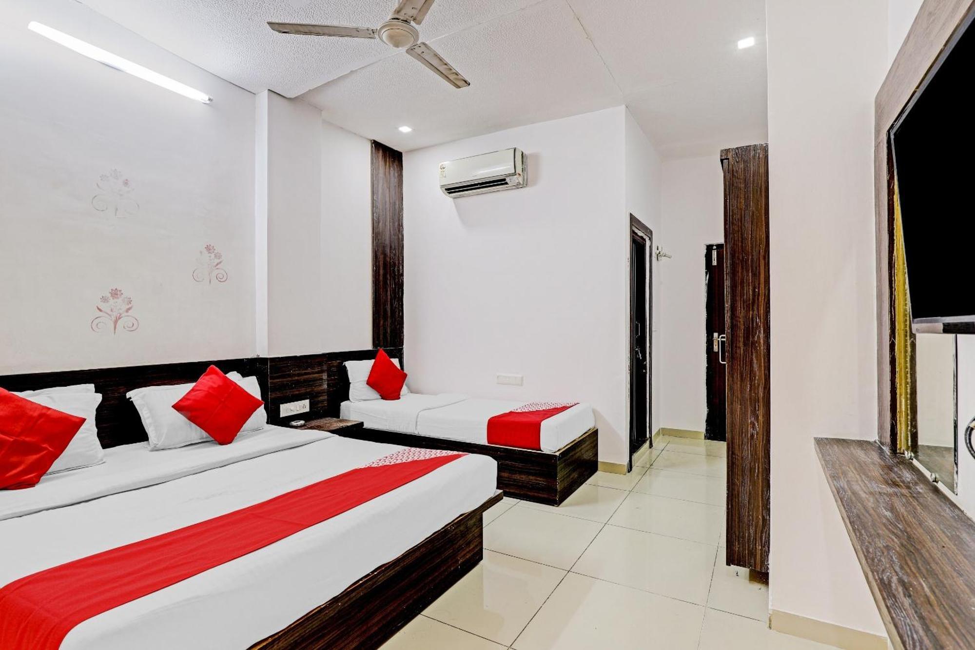 Oyo 11649 Hotel Mahima Gandhinagar Exterior foto