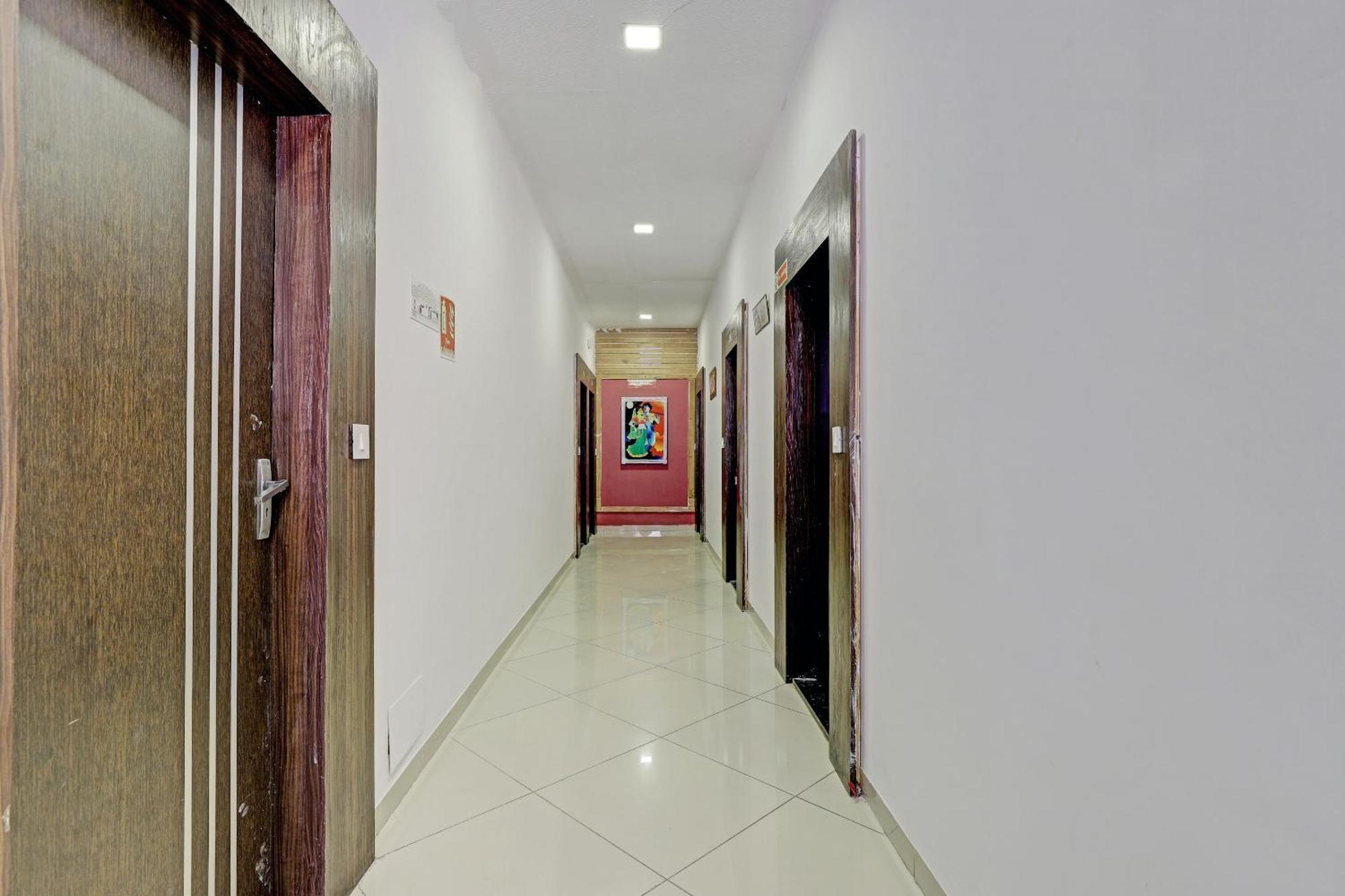 Oyo 11649 Hotel Mahima Gandhinagar Exterior foto