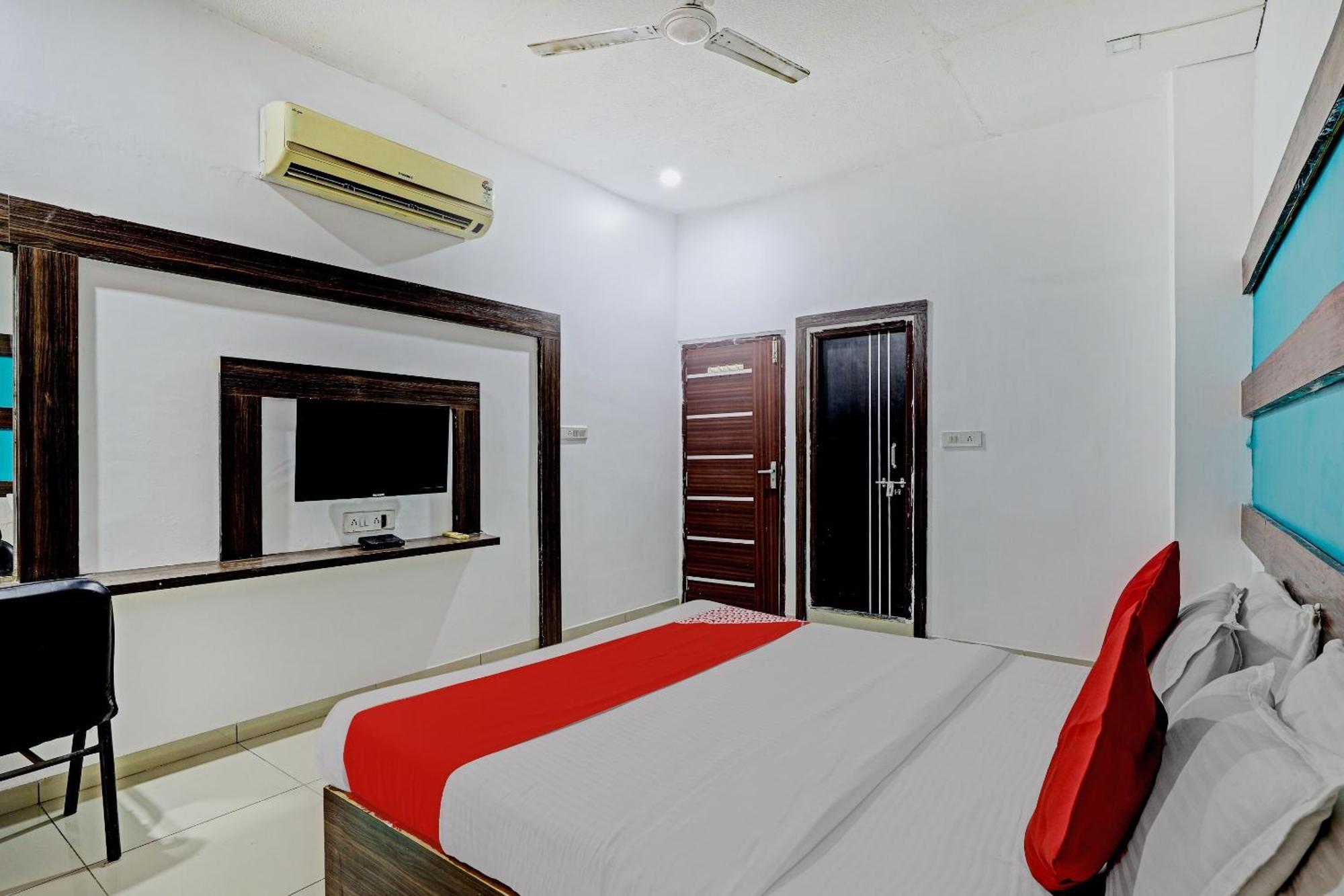Oyo 11649 Hotel Mahima Gandhinagar Exterior foto