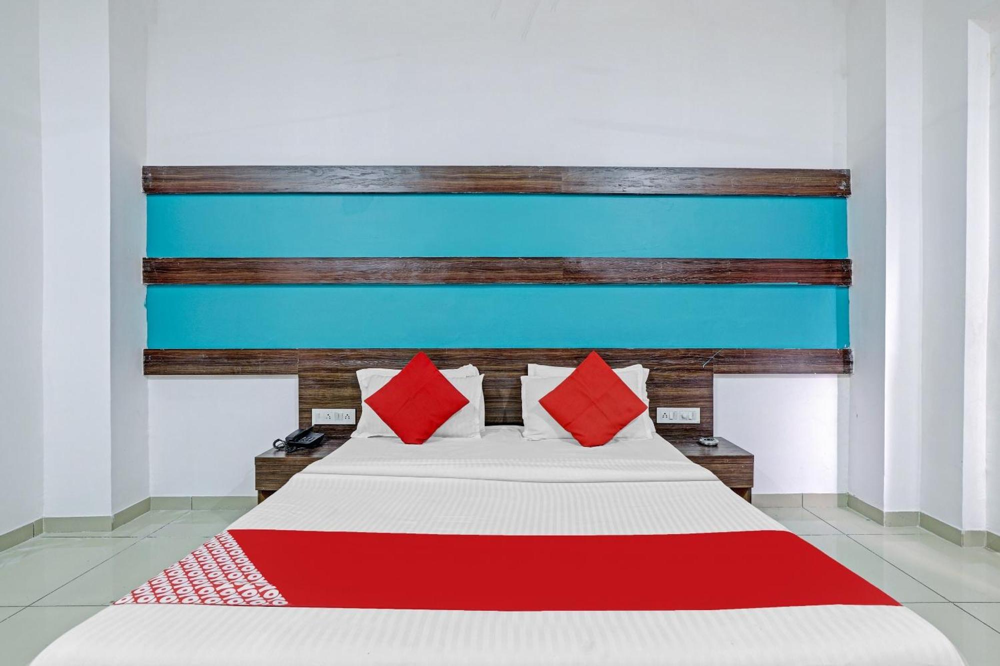 Oyo 11649 Hotel Mahima Gandhinagar Exterior foto