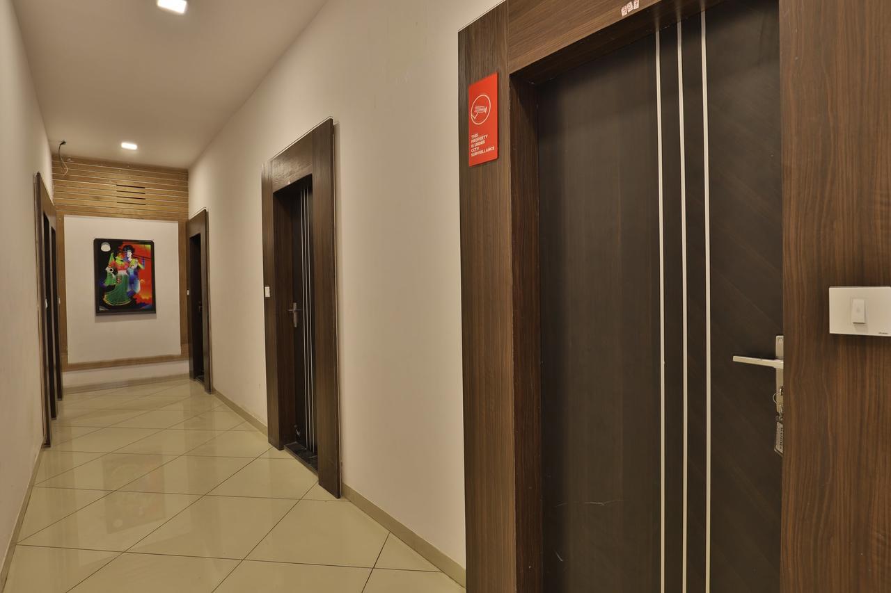 Oyo 11649 Hotel Mahima Gandhinagar Exterior foto