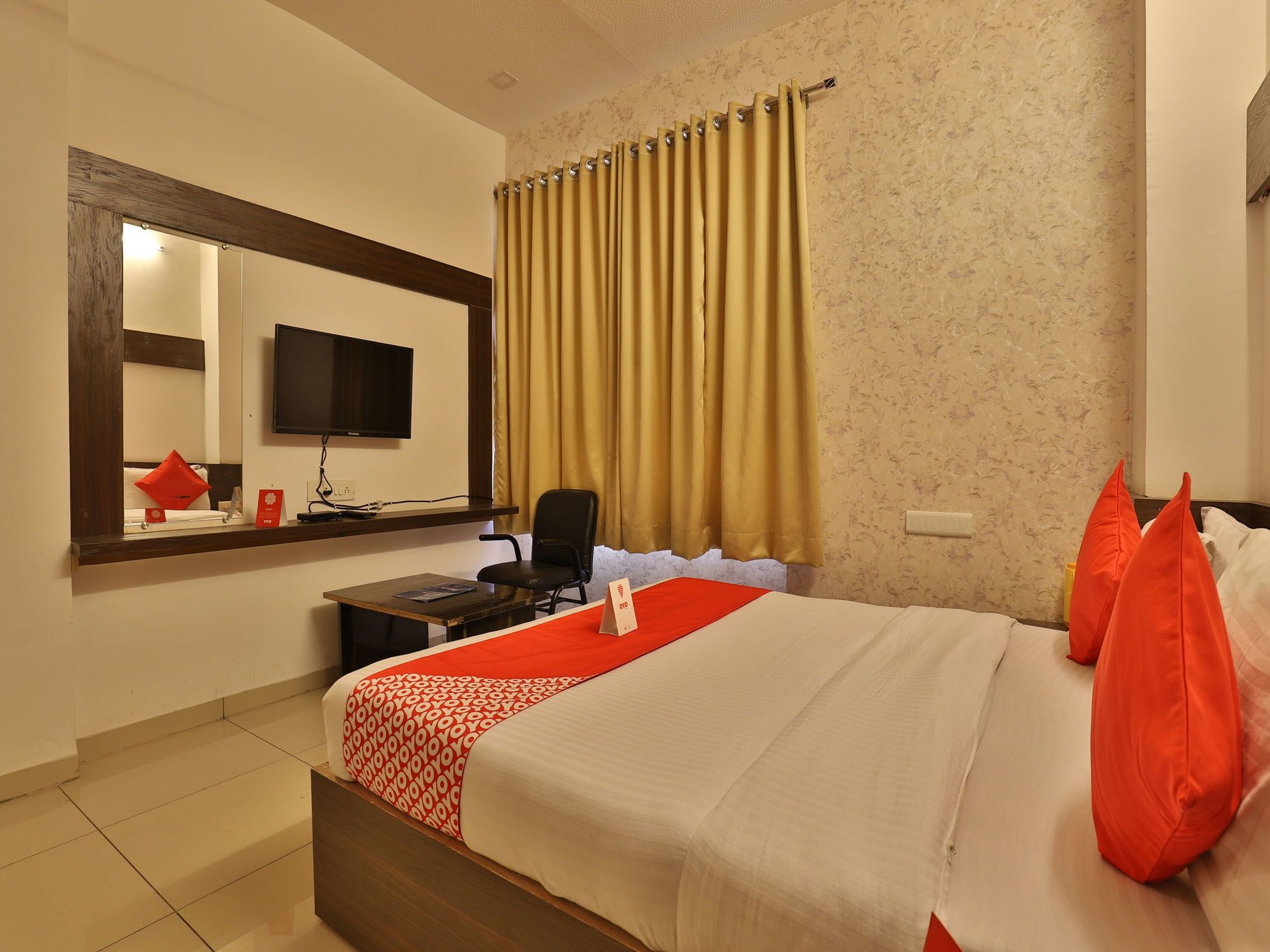 Oyo 11649 Hotel Mahima Gandhinagar Exterior foto